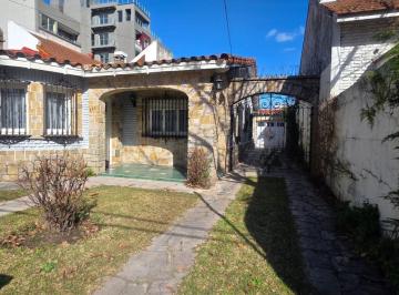 Casa · 200m² · 4 Ambientes · 3 Cocheras · Casa en Bernal