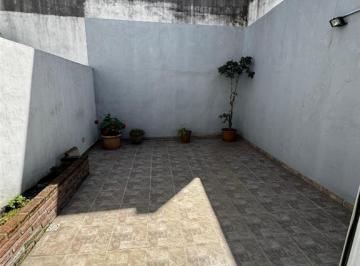 PH · 39m² · 2 Ambientes · 2 Amb T/casa Al Cfte con Patio de 7 X 4, Muy Luminoso, Edificio de Pocas Unidades, Muy Bajas Expensa