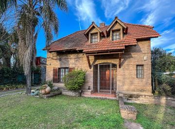 Casa · 174m² · 7 Ambientes · 2 Cocheras · Casa en Villa Belgrano