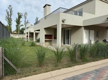 Casa · 98m² · 4 Ambientes · 1 Cochera · Casa 3 Dorm. en Pilar con Jardin y Amenities