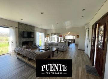 Casa · 430m² · 7 Ambientes · 2 Cocheras · Casa en Alquiler en Estancia Villa Maria
