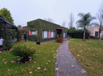 Casa · 5 Ambientes · 2 Cocheras · Casa en Prados de La Adelina