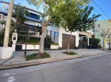 Casa · 154m² · 6 Ambientes · 1 Cochera · Alquiler - Casa de 4 Habitaciones