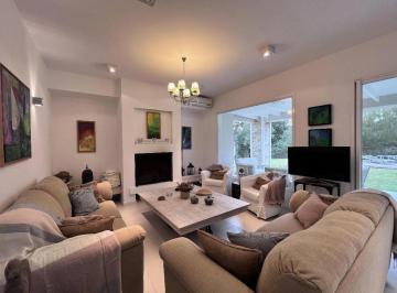 Casa · 1650m² · 5 Ambientes · Casa en Laguna Blanca