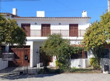 Casa · 253m² · 8 Ambientes · 1 Cochera · Casa en Venta en Cofico, Zona Excelente y Segura