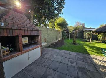 Casa · 199m² · 5 Ambientes · 4 Cocheras · Casa en Merlo