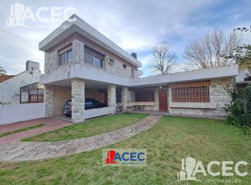 Casa · 237m² · 4 Ambientes · 1 Cochera · Venta - Casa - Fisherton