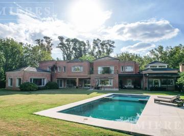 Casa · 449m² · 10 Ambientes · 2 Cocheras · Excelente Casa en Venta en Mayling Club de Campo