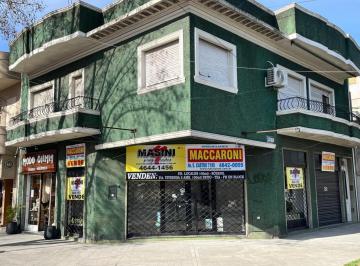 Local comercial · 196m² · 3 Ambientes · Av Emilio Castro 6900. Locales y Vivienda.