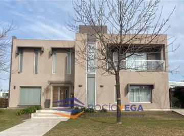 Casa · 367m² · 7 Ambientes · 2 Cocheras · Casa a La Venta en Terravista, General Rodriguez