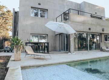 Casa · 180m² · 5 Ambientes · 4 Cocheras · Alquiler Temporada Casa Para 10 Personas