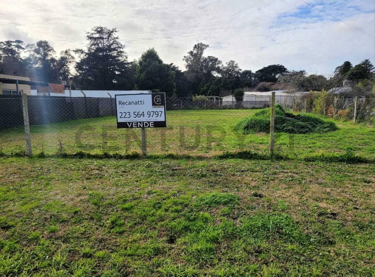 Lote de 18 de frente por 45 de fondo en Barrio El Sosiego