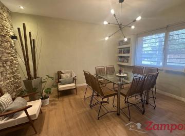 Casa · 153m² · 6 Ambientes · Venta Casa 3 Dorm., 4 Baños. Quincho Cerrado. Terraza. Vte. López, Munro. Excelente Ubicación