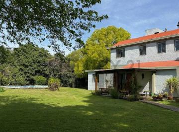 Casa · 326m² · 7 Ambientes · 2 Cocheras · Casa en Venta en Villa Elisa de Cinco Dorm.