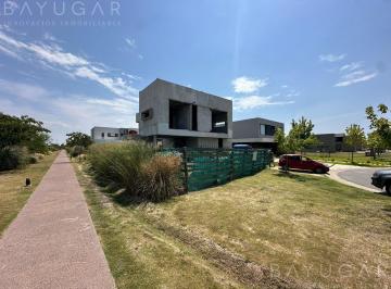 Casa · 245m² · 4 Ambientes · 4 Cocheras · Venta Casa - Barrio Araucarias - Puertos del Lago - Financiación