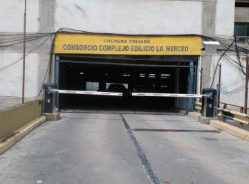 Garage · 10m² · 1 Ambiente · 1 Cochera · Cochera en Venta Sobre Rivadavia 138, Pleno Cento.
