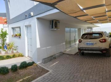 Casa · 180m² · 4 Ambientes · 4 Cocheras · Muy Linda Casa Vta 3 Dor Gge/qcho/balcon B° La Loma G. Bourg