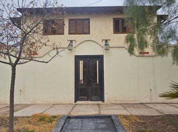 Casa de 8 ambientes, El Challao · Casa a La Venta en El Challao