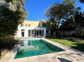 Casa · 303m² · 6 Dormitorios · 4 Cocheras · Mágico Gran Chalet B° Parque Golf Club!