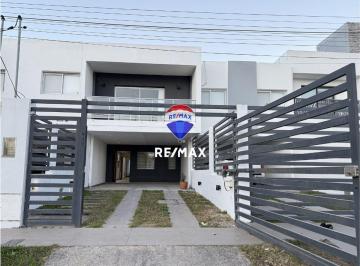 Casa · 145m² · 5 Ambientes · 2 Cocheras · En Venta Duplex 3 Dorm. B° Grand Bourg