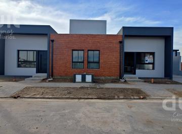 Casa · 72m² · 4 Ambientes · 1 Cochera · Duplex 2 Dorm.! Entrega Inmediata Rincones de Manantiales