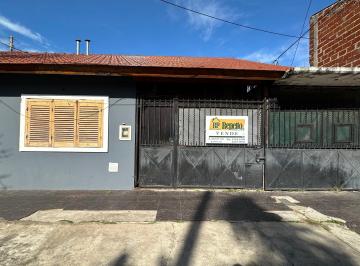 PH de 3 ambientes, Lomas de Zamora · PH Tipo Casa Al Frente 3 Ambientes. French 1812 Banfield.