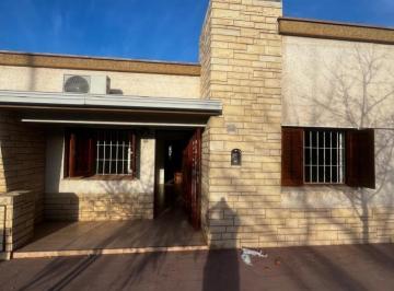 Casa · 186m² · 6 Ambientes · 2 Cocheras · Greenwood Inmobiliaria Vende Hermosa Propiedad!