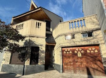 Casa de 6 ambientes, Mataderos · Casa en Venta - 6 Amb - Garage - Jardin - Terraza