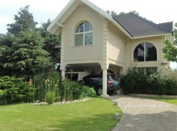 Casa · 300m² · 6 Ambientes · 1 Cochera · Hermoso Chalet. Saint Thomas. Canning