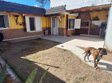 Casa · 125m² · 2 Dormitorios · 2 Cocheras · Casa en Barrio Yapeyu