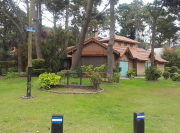 Casa de 8 ambientes, Costa del Este · 2 y Orquideas - Chalet Venta - Costa del Este, Cap.12 Pers. a 3 Cuadras del Mar.
