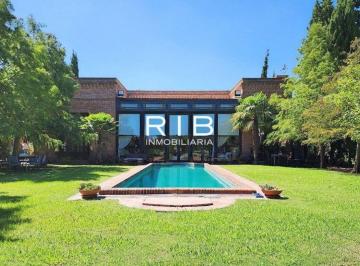 Casa de 5 ambientes, Pilar · Importante Villa Italiana Sobre El Golf