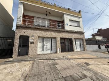 Casa · 170m² · 7 Ambientes · 3 Cocheras · Casa Chalet en Venta en Temperley, Lomas de Zamora, G. B. a. Zona Sur