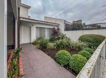 Casa · 184m² · 3 Dormitorios · Casa de 3 Dorm. y Cochera en Av del Rosario