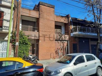 Local comercial · Casa 2 Plantas 4 Ambientes con Terraza y Patio + Gran Deposito Galpón Independiente Terreno 8x37