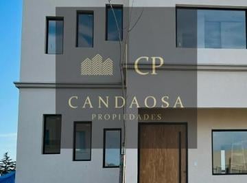 Casa · 142m² · 4 Ambientes · 3 Cocheras · Rbs. Divina Casa Sobre Lote Interno en Santa Elisa, Pilas de