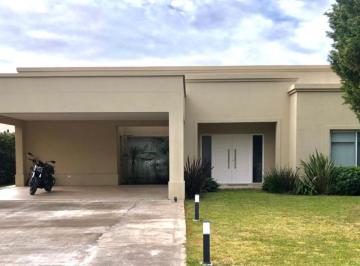 Casa · 223m² · 2 Dormitorios · 1 Cochera · Casa en B° Lomas de San Antonio, Luján