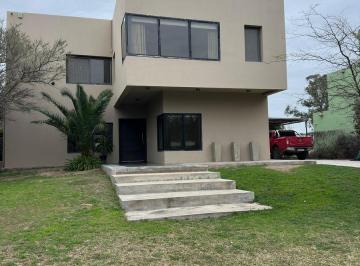 Casa · 290m² · 9 Ambientes · 2 Cocheras · Casa en Venta 5 Dorm. 3 Baños Piscina Valle del Golf Malagueño