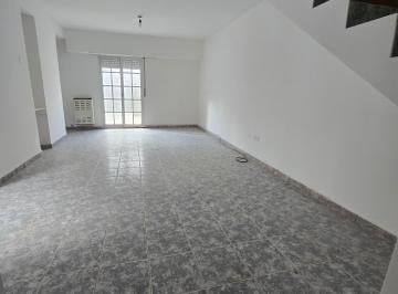 Casa de 4 ambientes, Neuquén · En Alquiler Dúplex de 3 Dorm., Barrio Santa Genoveva.