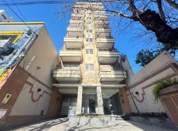 Departamento de 3 ambientes, Lanús · Departamento de 3 Ambientes con Cochera en Impecable Estado