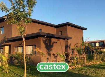 Casa · 224m² · 6 Ambientes · 2 Cocheras · Casa en Venta Barrio Araucarias Puertos Escobar