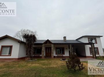 Casa de 5 ambientes, Brandsen · Casa 450 m², Apta Crédito en Barrio Malvinas I, Coronel Brandsen, Buenos Aires.