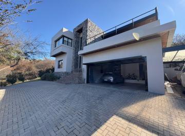 Casa de 10 ambientes, La Calera · Venta Categoria 3 Dorm Pilet B° La Pankana