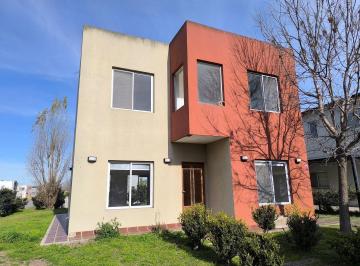Casa · 140m² · 5 Ambientes · Casa en Alquiler en El Aljibe, Pilar, G. B. a. Zona Norte