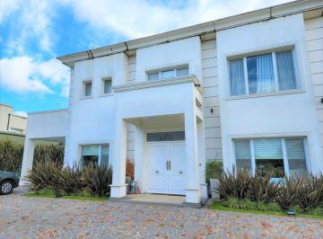 Casa · 375m² · 6 Ambientes · 1 Cochera · Casa en Venta 6 Ambientes Nuevo Quilmes
