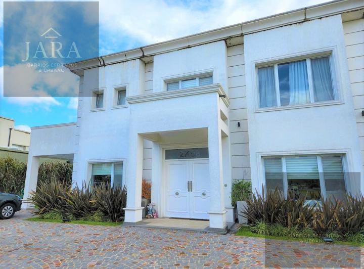 Casa · 375m² · 6 Ambientes · 1 Cochera