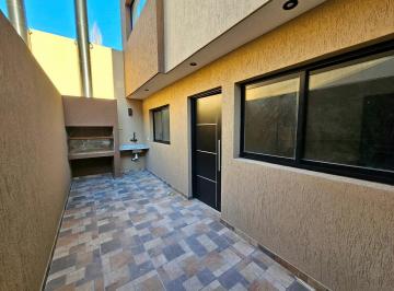 Departamento · 43m² · 2 Ambientes · PH 2 Amb a m de La Plaza Mitre, Pb C/ Parrilla