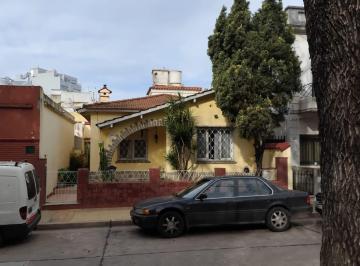 Casa de 4 ambientes, Parque Chas · Casa de 4 Ambientes. Sobre Lote de 8.66 X 21.02. Jardín y Terraza.