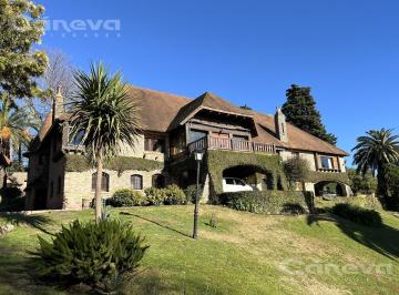 Casa · 1050m² · 8 Ambientes · 2 Cocheras · Casa en Barrancas de Acassuso