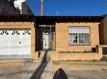 Casa de 3 ambientes, Avellaneda · Casa con Departamento en Venta
